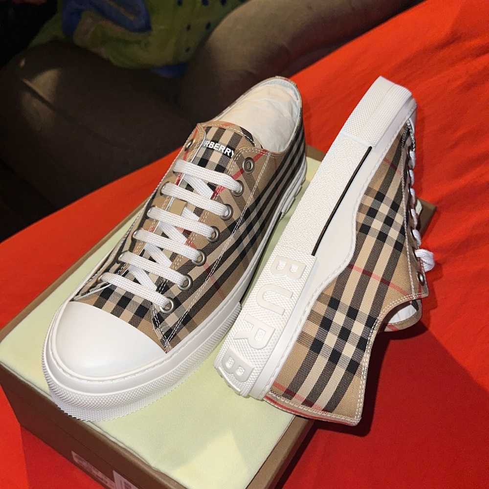 Burberry shoes ,new not used before, zise (11 UK )(45 EUR)size